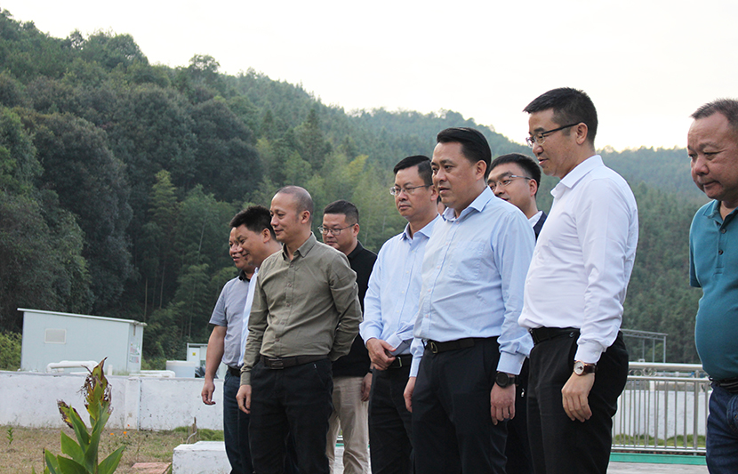 岑溪市稀土產業(yè)發(fā)展與礦山綜合治理考察組一行先后到我司龍南黃沙、定南上下營稀土尾水項目調研